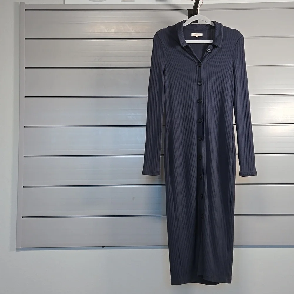 Madewell Button-Front Midi Shirtdress - Picture 2 of 9